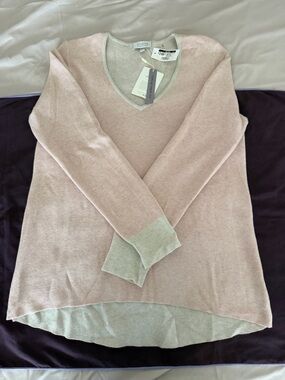 Kinross Two-Tone Pale Pink V-Neck Sweater